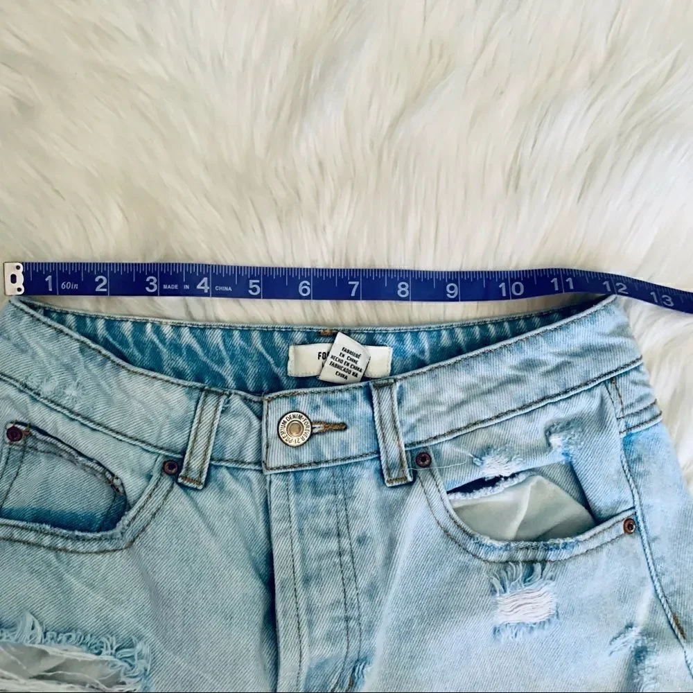 Forever 21 Light Wash Blue Denim Distressed Shorts Size 24 - Picture 9 of 11